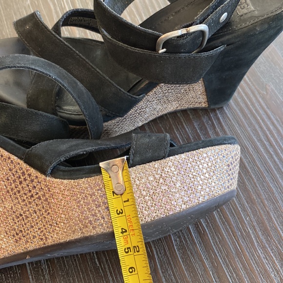 UGG ladies platform shoes in size 8. Suede with wraparound ankle straps. - Picture 12 of 12